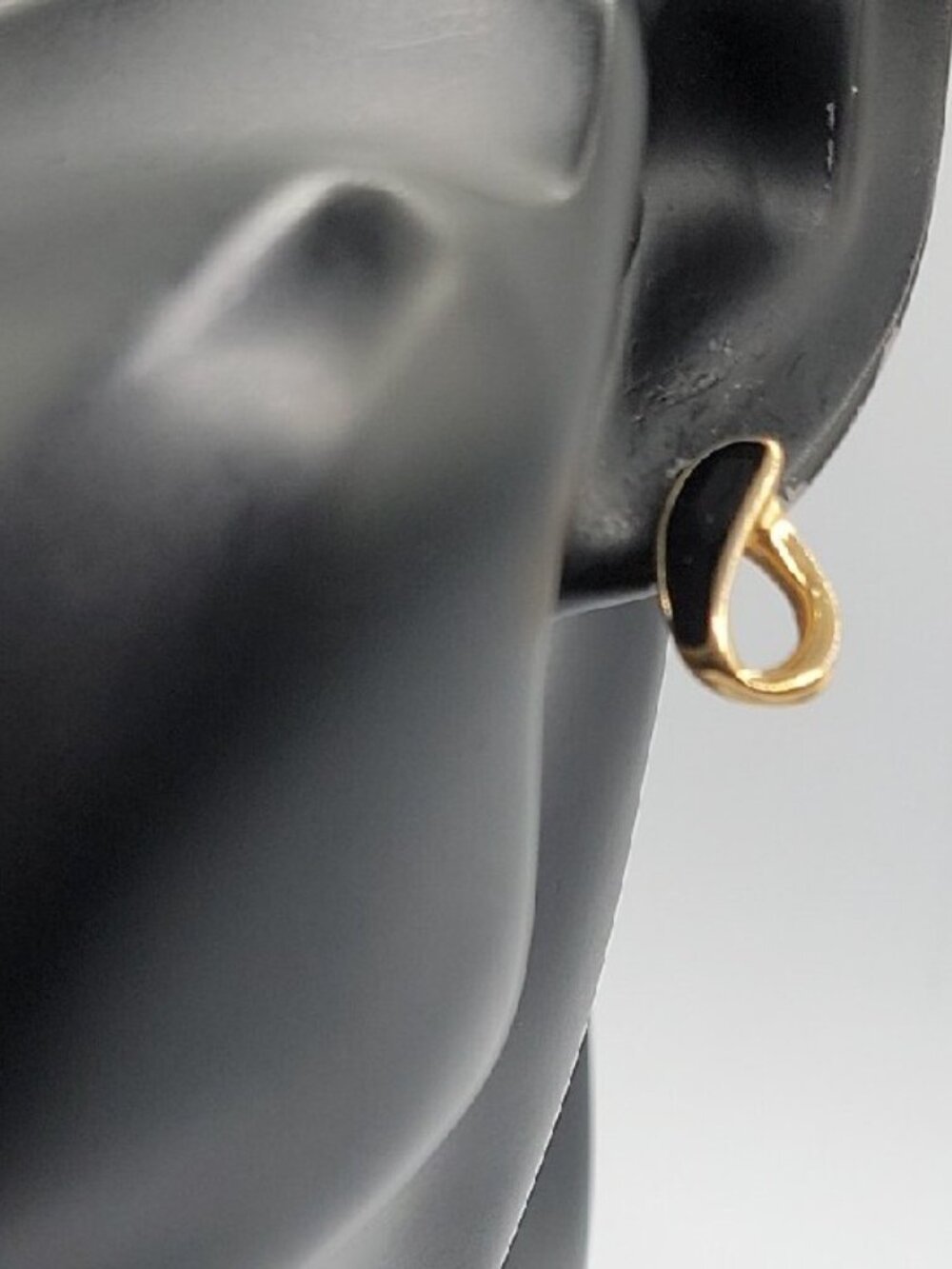 Vintage Trifari Post Earrings Swirl Earrings Gold Tone Black Enamel Pierced Ears - Picture 1 of 16